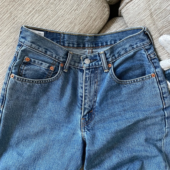 Vintage Levi’s straight dark wash jeans - Picture 6 of 7